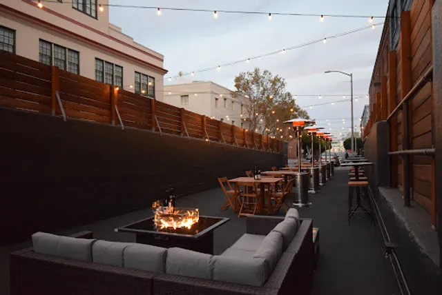 Indie Wine and Beer Bar