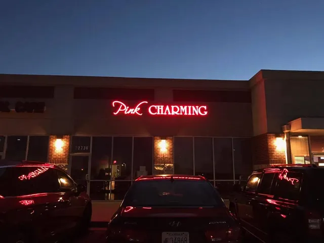 Pink Charming Boutique-Shawnee