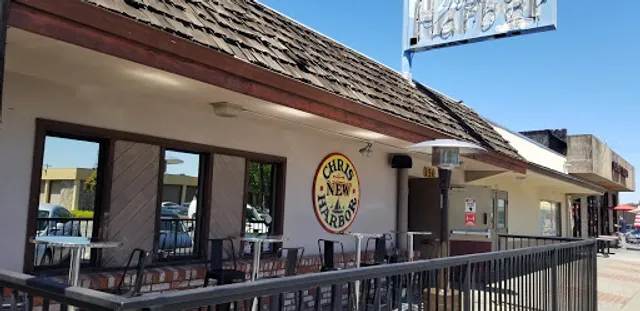 Chris' New Harbor Bar