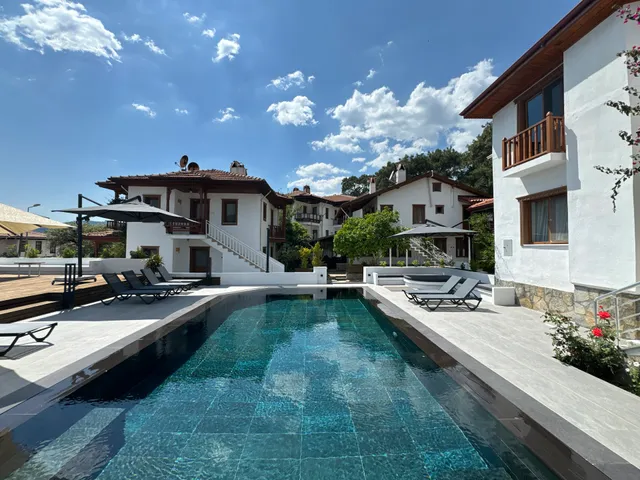 Tomsan Aparts & Villas / Akyaka