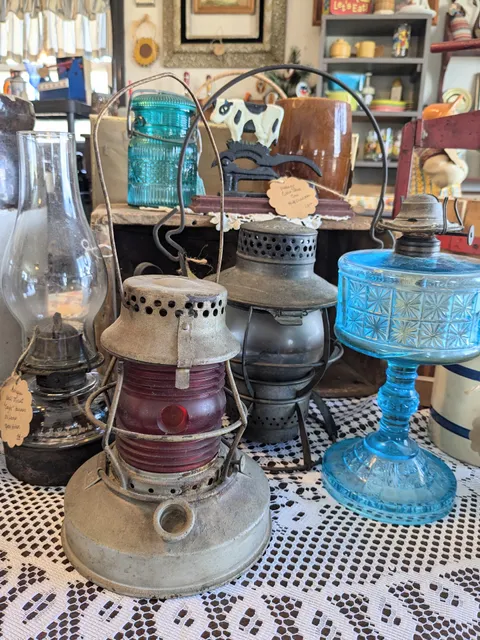 Asher's Antiques and Boutique