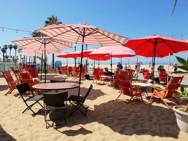 Perry's Café & Beach Rentals - Santa Monica 2400