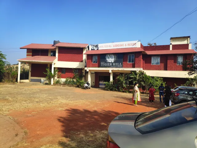 Hotel Tiger Hill Resort