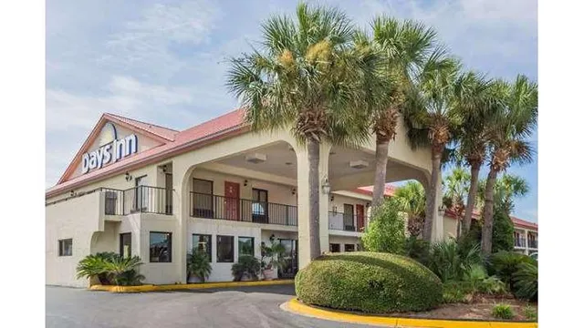 Days Inn by Wyndham Destin