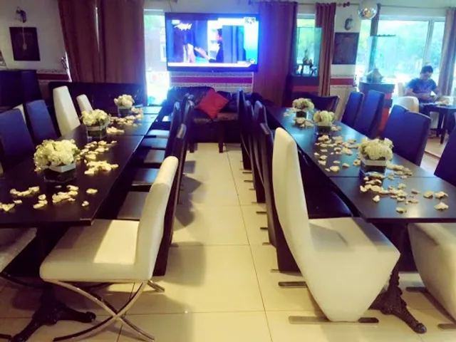 Elkhomsa resto-lounge