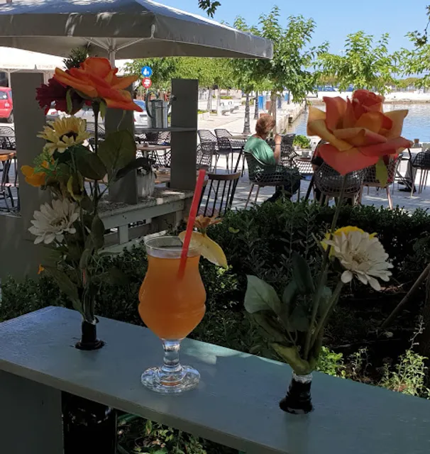 La Piazza Café-Ristorante-Pizzeria