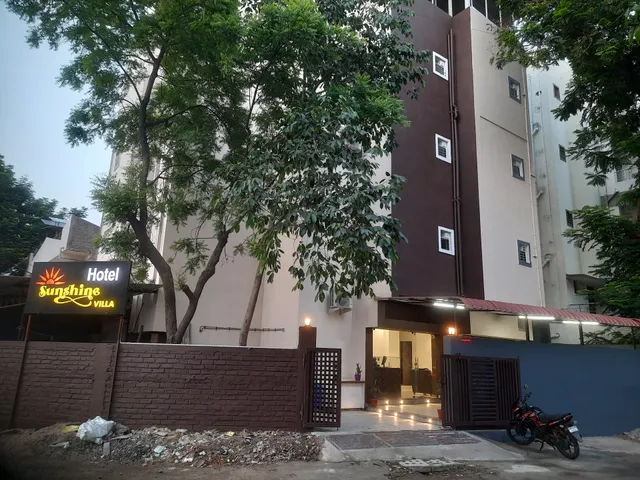 Super OYO 823970 Hotel Sunshine Villa