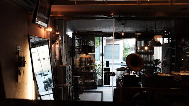 岟川［ tshuan á ］（不固定店休，店休日請參考IG帳號）（空間不適合聊天）