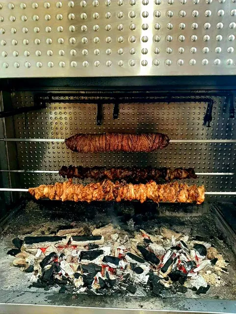 Κρεατοφαγείον Το μαύρο πρόβατο The black sheep kitchen