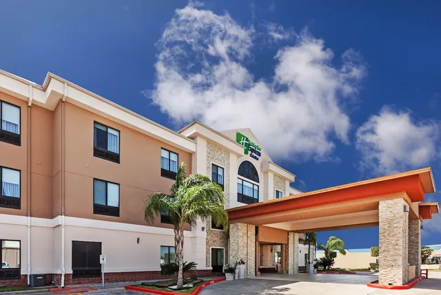 Holiday Inn Express & Suites Houston East