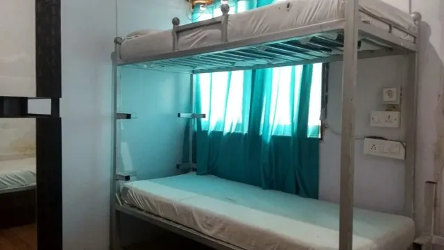 P G Hostels Backpackers Bed & Breakfast