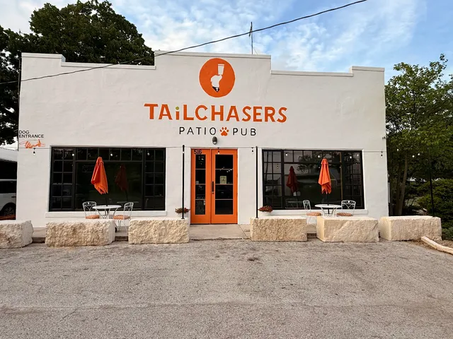 Tailchasers Patio + Pub