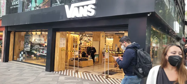 Vans Store Génova
