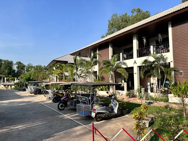 หมู่บ้าน ปาล์มลีฟ