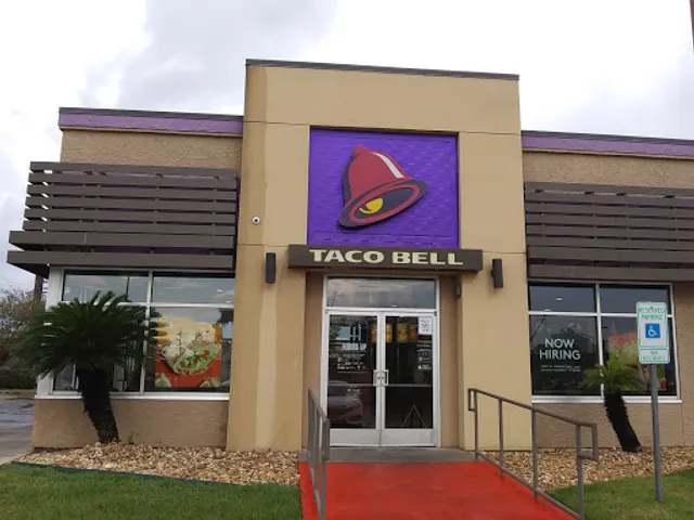 Taco Bell - Live Más Café
