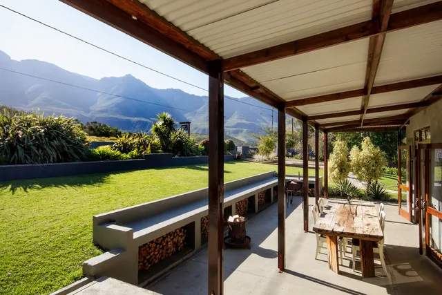 A Hilltop Country Retreat