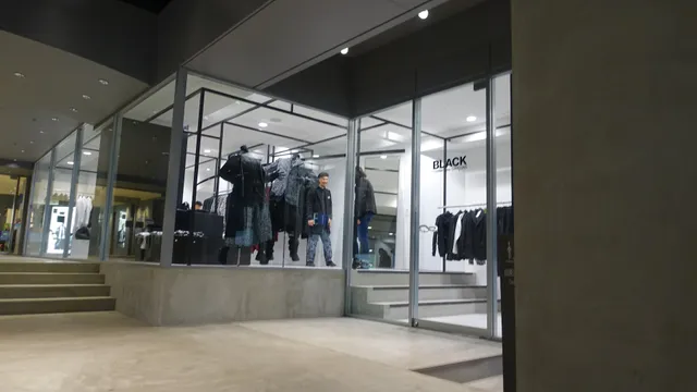 BLACK COMME des GARÇONS