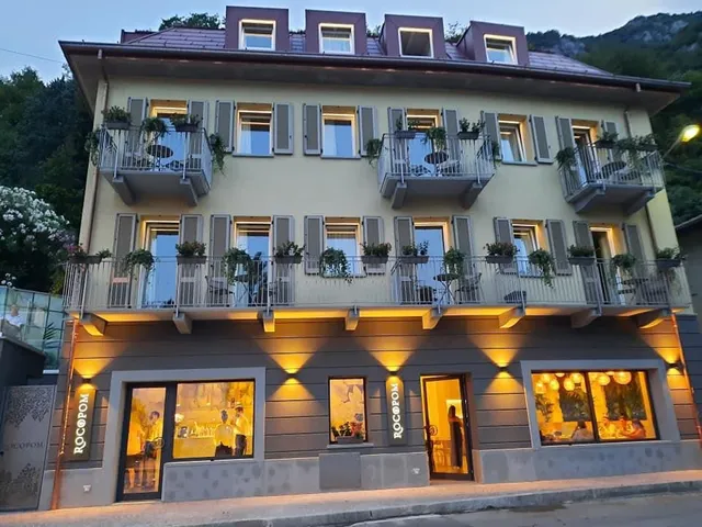 Rocopom Luxury Suites hotel vista lago