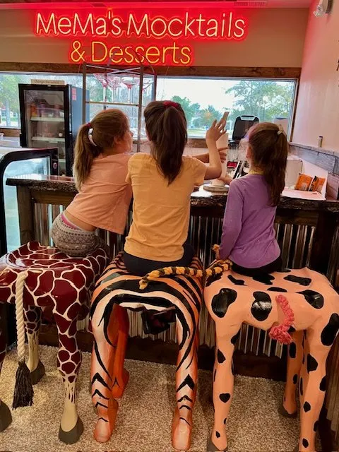 MeMa's Chick'n' & Ribs