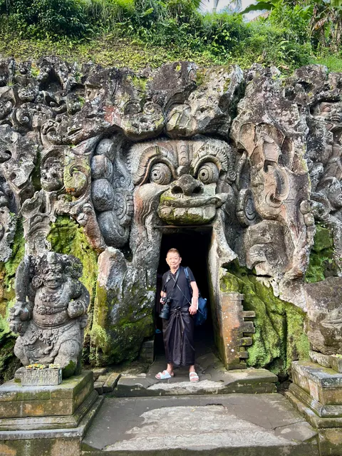 Obyek Wisata Goa Gajah