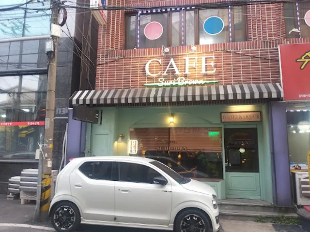 Suri Brown Coffeeshop