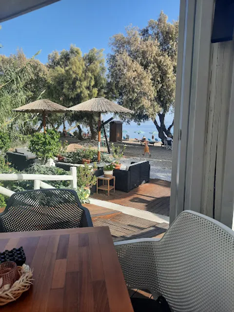 Flavour Beach Bar Restaurant Kampos