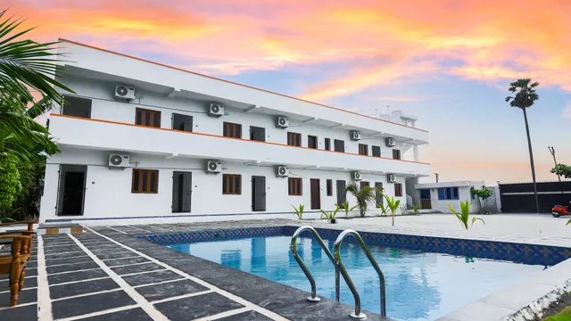 La Piscine Farm House