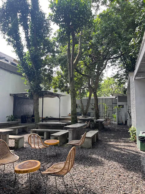 DE.RIMBUN Coffee & Eatery