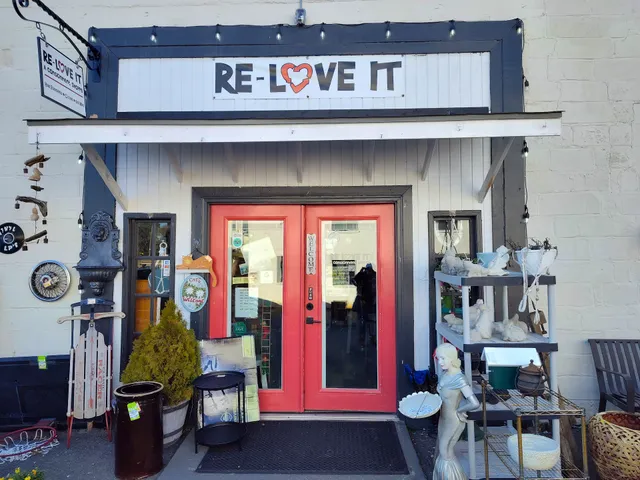 Re-Love It " Consignment Shoppe"