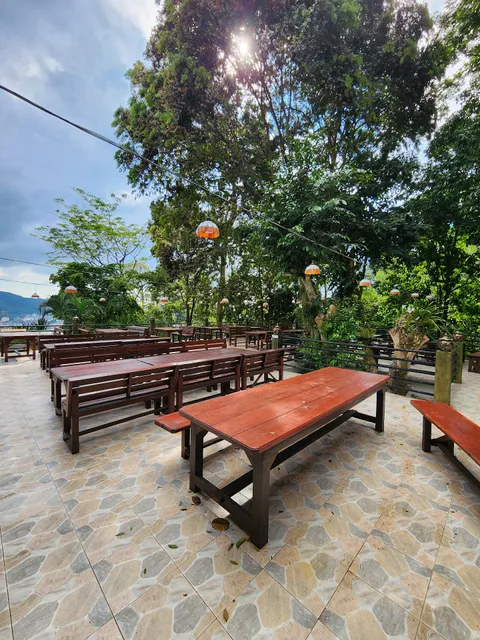 No.6 Restaurant Up The Hill