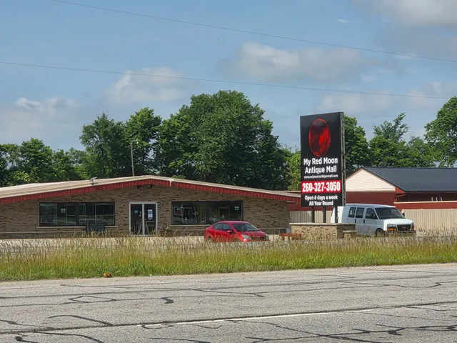 My Red Moon Antique Mall