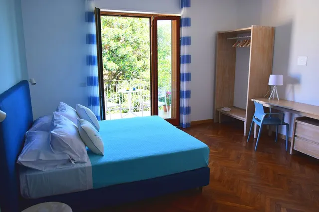 Sorrento Central and Sea View Flats