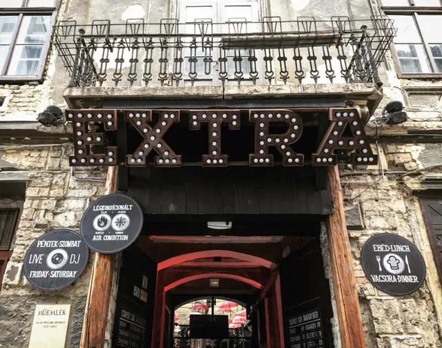 EXTRA Budapest - Brunch Bar Club