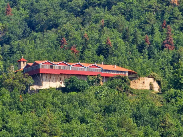 Ξενώνας Νικολ