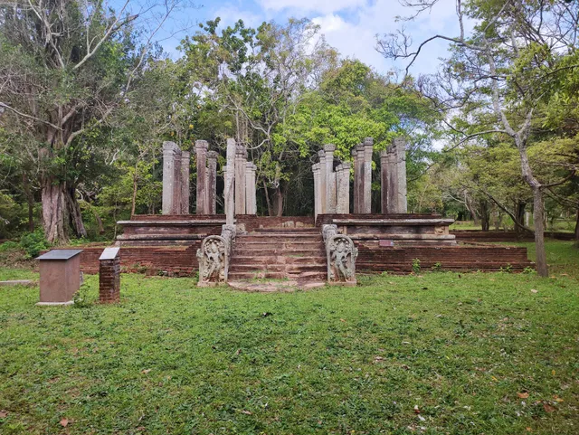 ධාතු මන්දිරය - Relic House