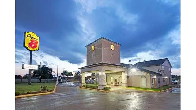Super 8 by Wyndham Dallas East Near Fair Park/Downtown