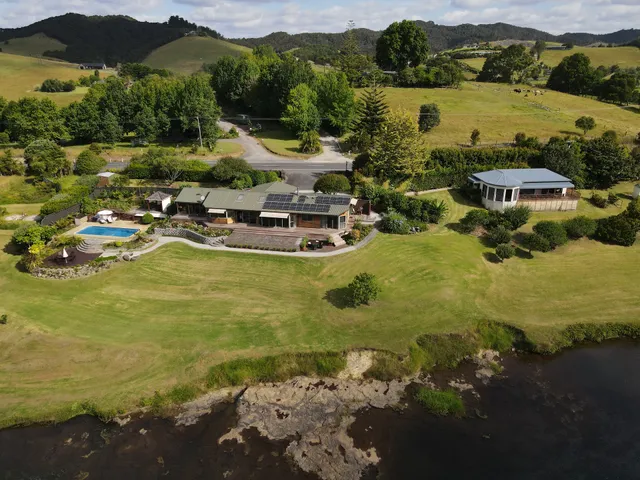 Te Awa Lodge - Boutique Riverside Accommodation