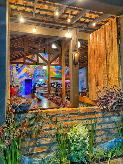 Wood House - RESTAURANTE