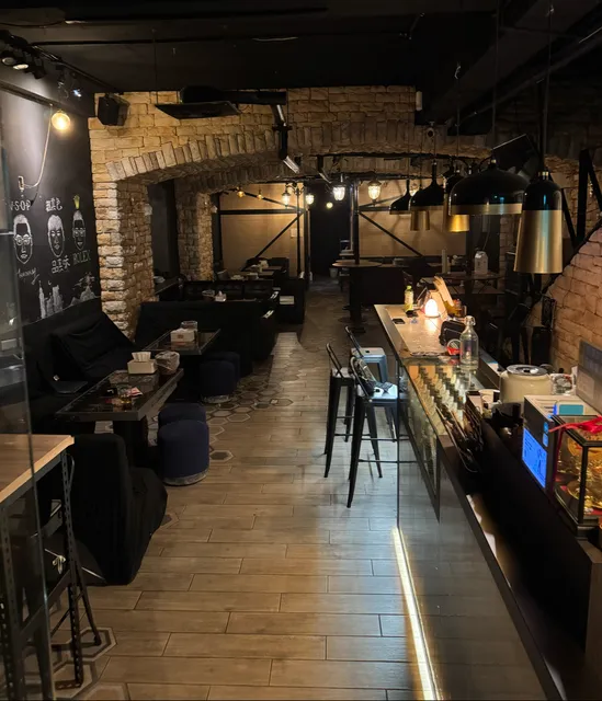 不熟人餐酒館 Unfamiliar /台中西區酒吧·駐唱·暢飲酒吧·聚會首選