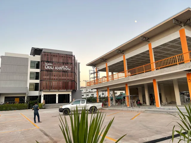 โรงแรมนิยม เอสทีเอ็น