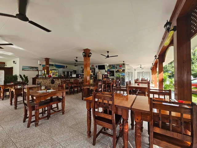 Le Chevalier Bar Restaurant Anse Lazio