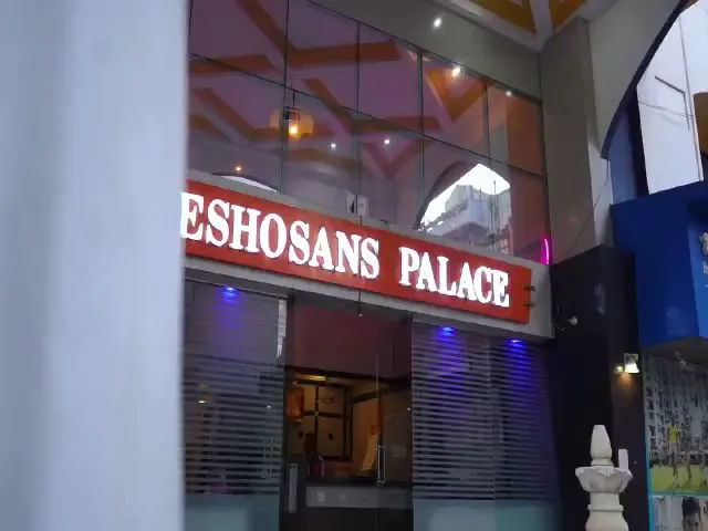 Kiara Eshosans Palace ( 100 meters From Sai Samadhi Temple )