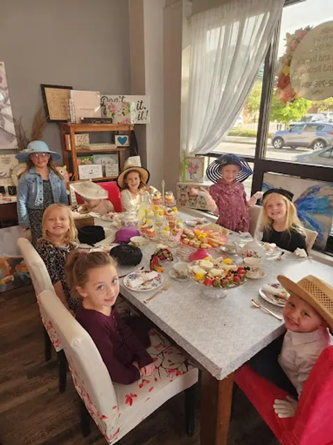 Stella and Irene's Cafe & Boutique