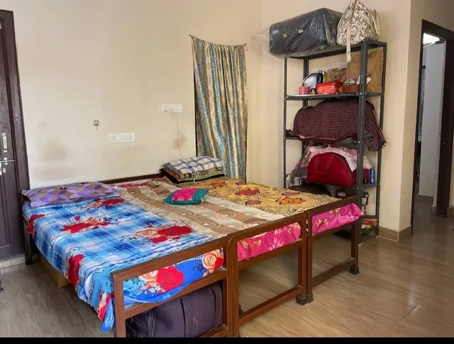 MAHATHI GIRLS AND WOMEN'S WORKING HOSTEL