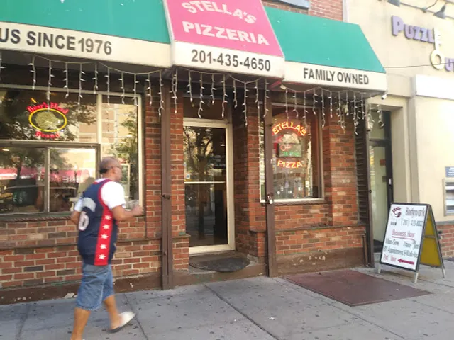 Stella's 24 Hour Eatery