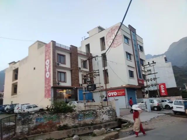 SPOT ON 78778 Hotel Atithi