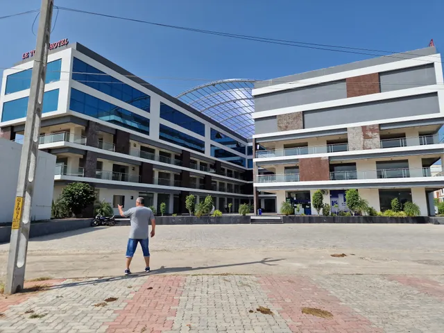 Le Tokyo Hotel Vithalapur