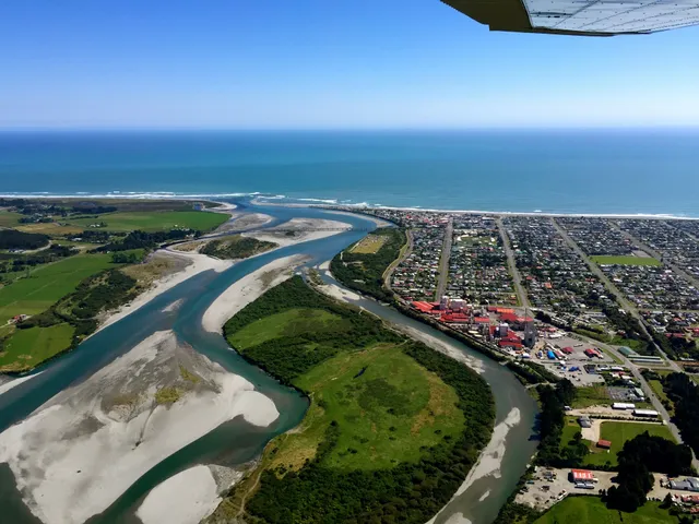 Drifting Sands Beachfront Retreat - Hokitika