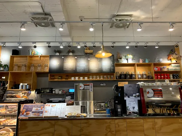 Louisa Coffee 路易莎咖啡(台南長榮店)