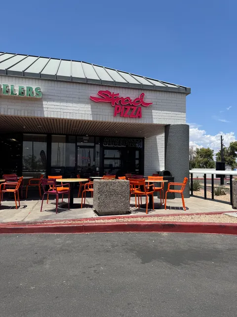 Strad Pizza